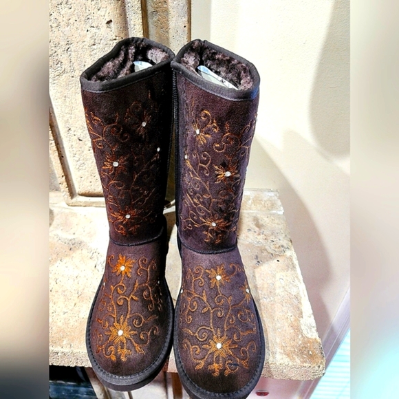 NWT Montana West Embroidered Embellished Faux Suede Pull-On Boots Size 9 - Picture 1 of 10
